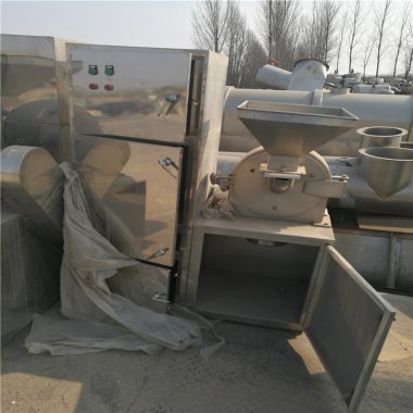 利用活動(dòng)齒盤和固定氣流粉碎機(jī)齒盤見的高速相對(duì)運(yùn)動(dòng)