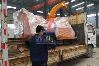 同時該設(shè)備還可用于毛竹、玉米桿、棉超微粉碎機(jī)花桿茅草、高梁稈等纖維質(zhì)稈狀物料的切屑粉碎加工